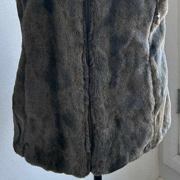 Danier Espresso Faux Fur Sculpted Hood Zip Vest with Metal Toggles – US S - Picture 5 of 12